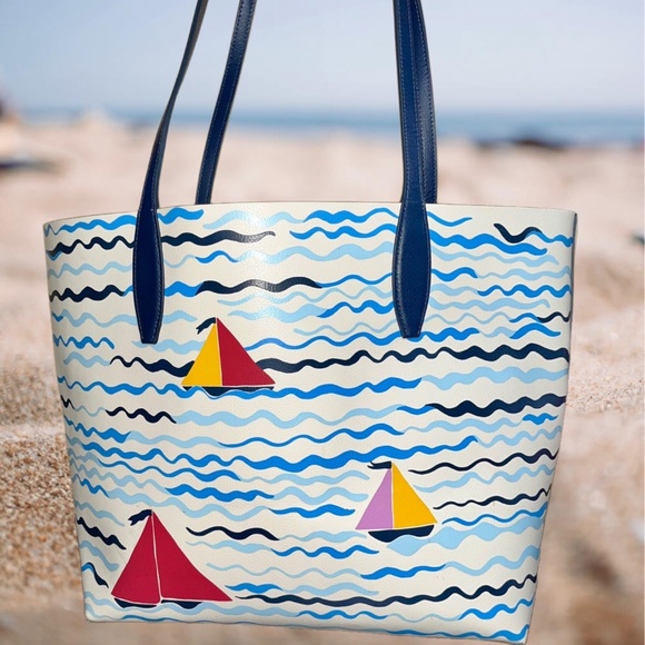 Kate Spade New York 2 Pc. Set Sail Large Tote REVERSIBLE with Wristlet - Picture 2 of 6